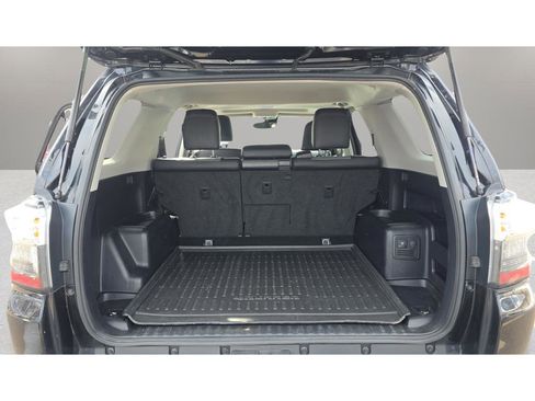 Used 2022 Toyota 4Runner SR5 Premium image 18