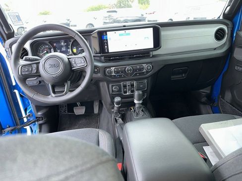 Used 2024 Jeep Wrangler Unlimited w/ Convenience Group image 25