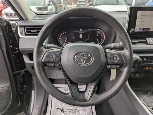 Used 2025 Toyota RAV4 LE image 21