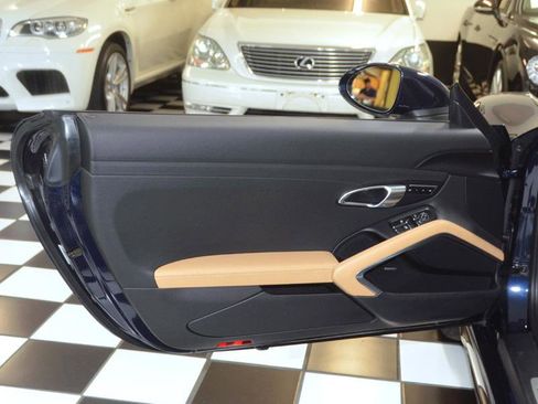 Used 2018 Porsche 718 Boxster RWD image 16