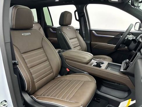 New 2026 GMC Acadia Denali Ultimate w/ LPO, Floor Liner Package AWD/4WD image 39