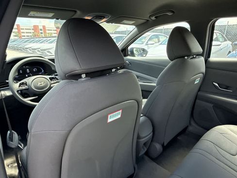 Used 2025 Hyundai Elantra SE FWD image 23