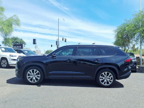 Used 2024 Toyota Grand Highlander Limited FWD image 9