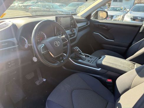 Used 2020 Toyota Highlander LE image 31