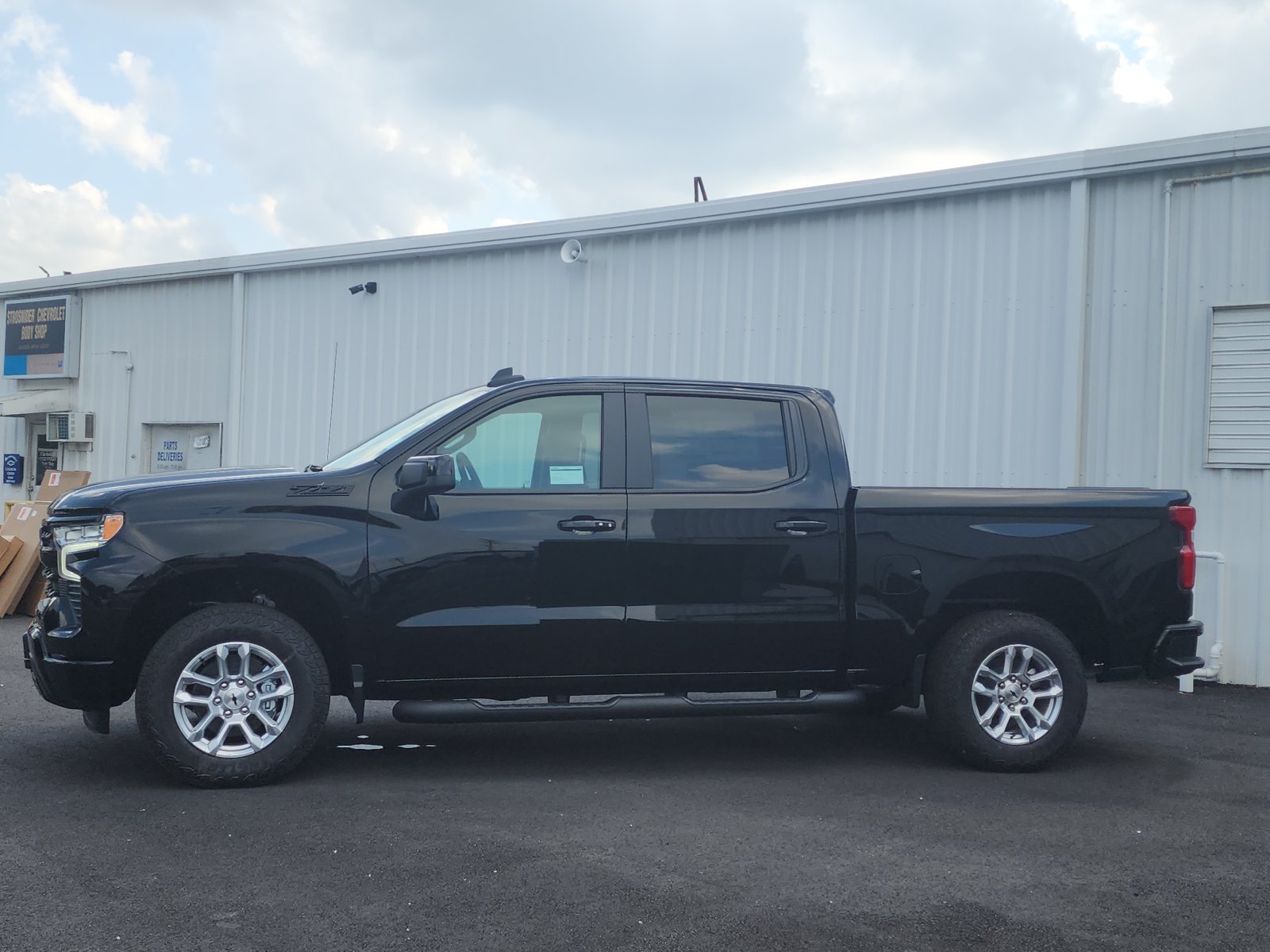New 2026 Chevrolet Silverado 1500 RST w/ Z71 Off-Road Package AWD/4WD image 2