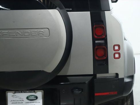 Used 2024 Land Rover Defender 110 X-Dynamic SE image 47