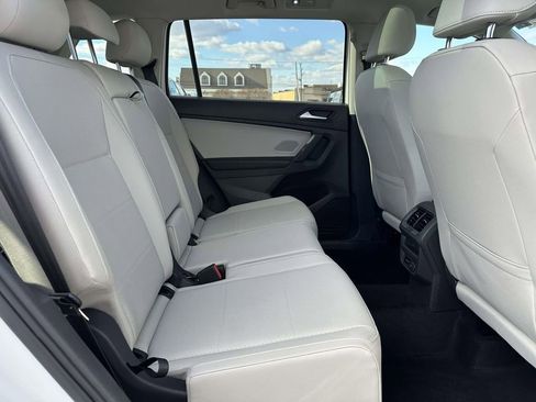 Used 2019 Volkswagen Tiguan SE w/ Panoramic Sunroof Package image 12