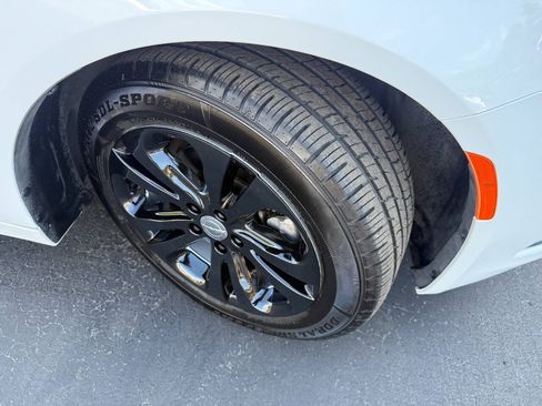 Used 2015 Chrysler 200 Limited FWD image 24