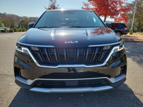 Used 2024 Kia Carnival EX image 20