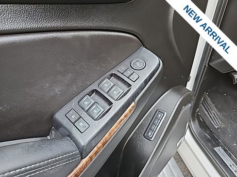 Used 2019 Chevrolet Suburban Premier image 11