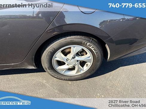 Used 2021 Hyundai Elantra SE FWD image 15