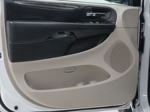 Used 2017 Dodge Grand Caravan SE w/ Power Window Group image 16