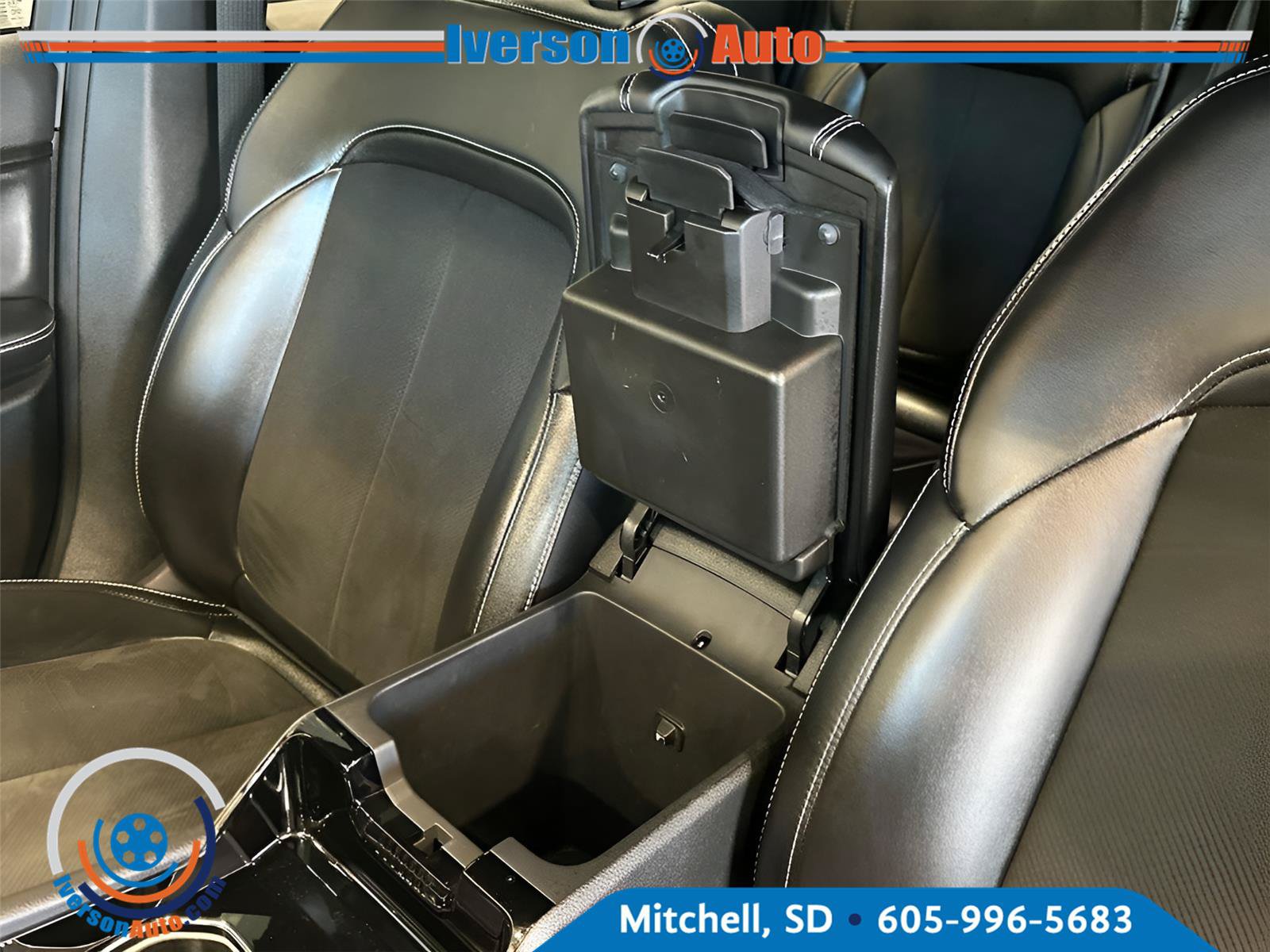 Used 2023 Jeep Grand Cherokee L Laredo AWD/4WD image 23