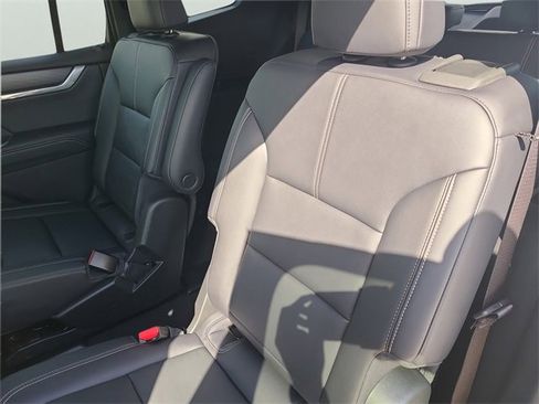 Used 2024 GMC Acadia Elevation image 15