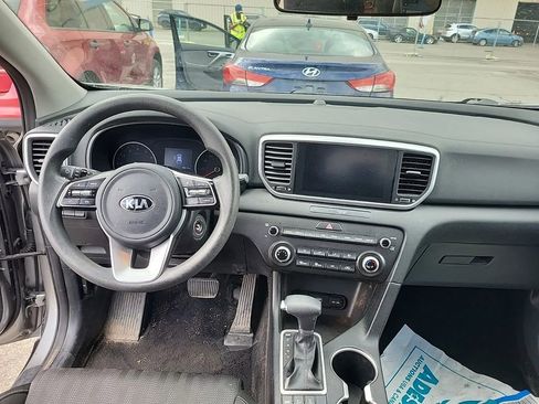 Used 2022 Kia Sportage LX AWD/4WD image 3