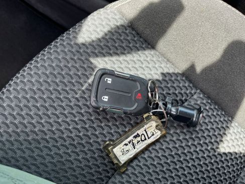 Used 2024 GMC Terrain SLE FWD image 24