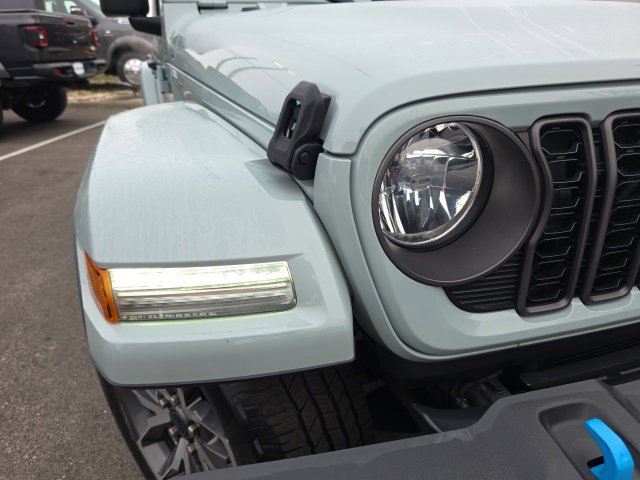 Used 2024 Jeep Wrangler Unlimited w/ Convenience Group AWD/4WD image 24