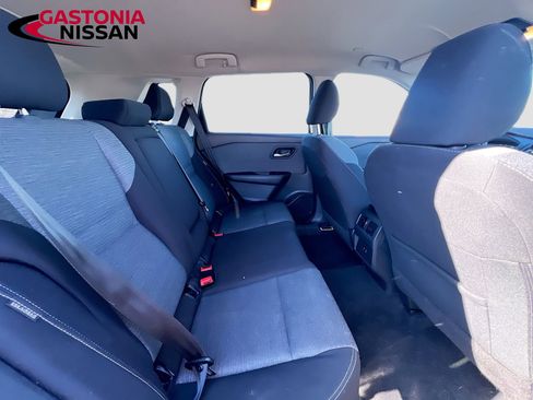 Used 2023 Nissan Rogue SV image 34