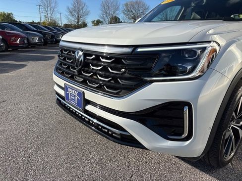 Used 2024 Volkswagen Atlas SEL Premium R-Line image 11