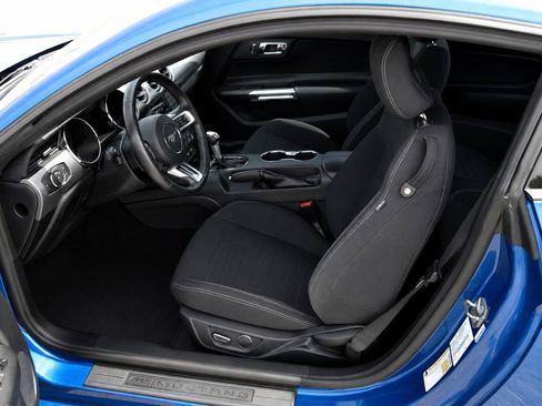 Used 2017 Ford Mustang Coupe RWD image 9