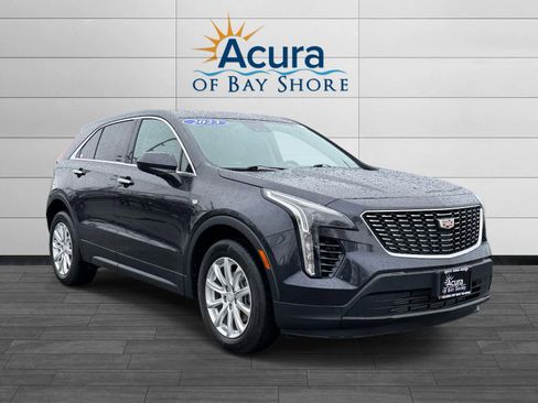 Used 2023 Cadillac XT4 Luxury w/ Cold Weather Package AWD/4WD image 2