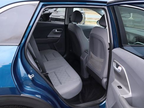 Used 2020 Kia Niro LX image 29