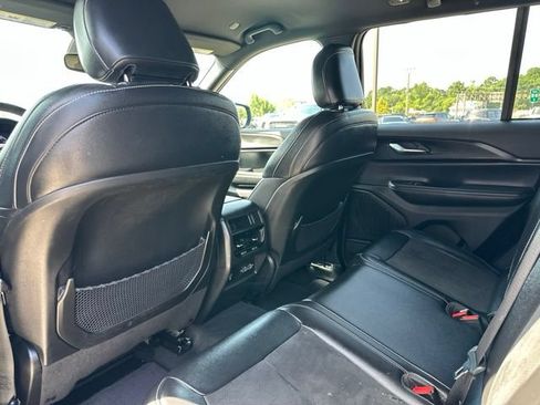 Certified 2024 Jeep Grand Cherokee Altitude AWD/4WD image 30