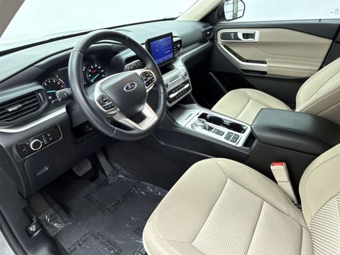 Used 2023 Ford Explorer XLT w/ Class IV Trailer Tow Package image 12