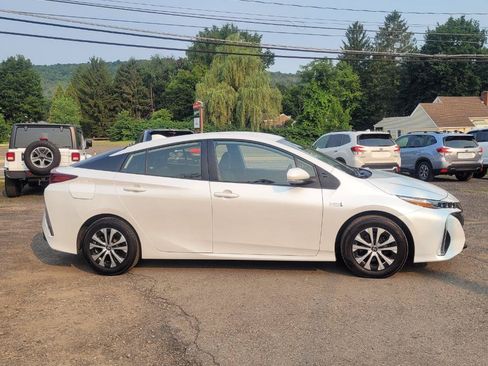 Used 2022 Toyota Prius Prime XLE FWD image 9