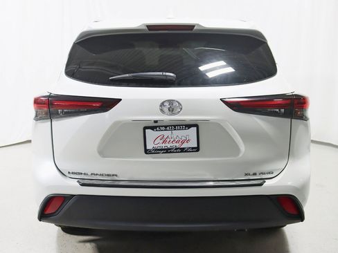Used 2024 Toyota Highlander XLE AWD/4WD image 13