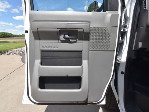 Used 2019 Ford E-350 and Econoline 350 Super Duty w/ Power Windows & Locks Group image 29