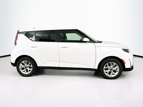 Used 2025 Kia Soul LX w/ LX Technology Package FWD image 10