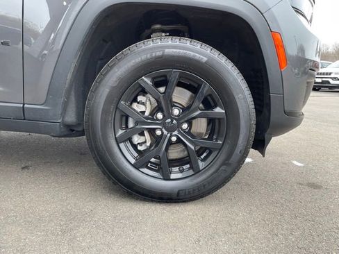 Used 2025 Jeep Grand Cherokee L Altitude AWD/4WD image 39