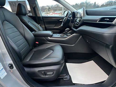 Used 2021 Toyota Highlander XLE image 13
