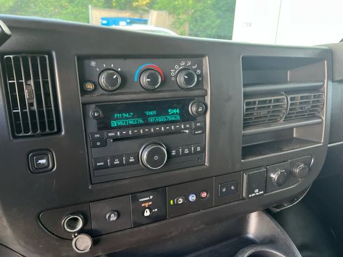 Used 2019 Chevrolet Express 3500 Extended w/ Driver Convenience Package image 23