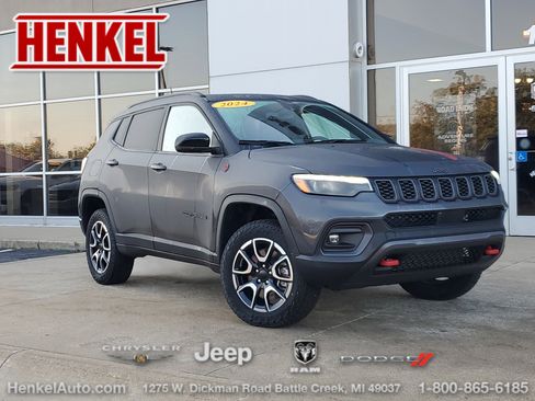 Used 2024 Jeep Compass Trailhawk w/ Trailhawk Elite Group image 1