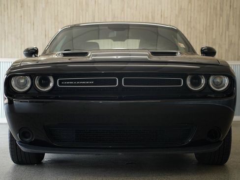 Used 2019 Dodge Challenger SXT RWD image 3