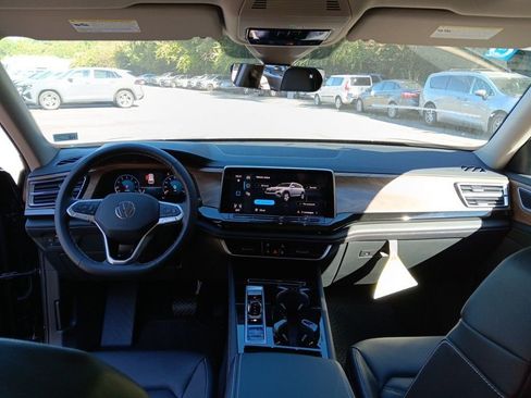 Used 2025 Volkswagen Atlas SE w/ Panoramic Sunroof Package image 14