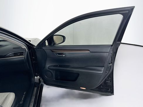 Used 2014 Lexus ES 350 w/ Luxury Package FWD image 32