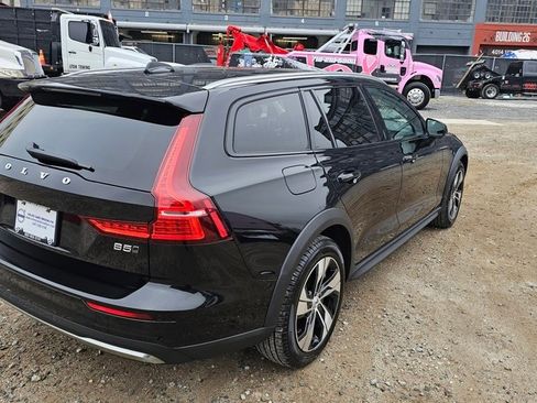 Certified 2024 Volvo V60 B5 Cross Country Plus image 4
