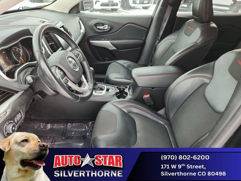 Used 2018 Jeep Cherokee Trailhawk w/ Cold Weather Group image 9