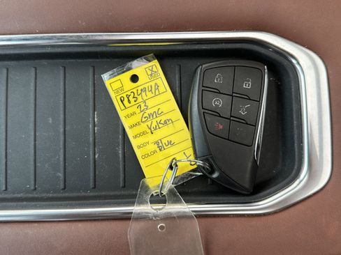Used 2023 GMC Yukon XL Denali Ultimate AWD/4WD image 35