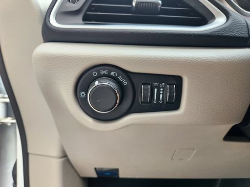 Used 2023 Chrysler Voyager LX FWD image 23