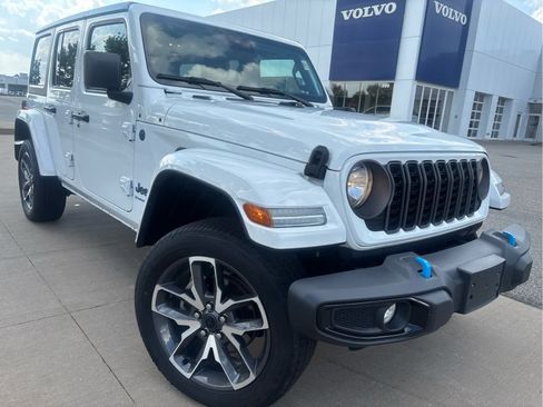 Used 2024 Jeep Wrangler Unlimited AWD/4WD image 3