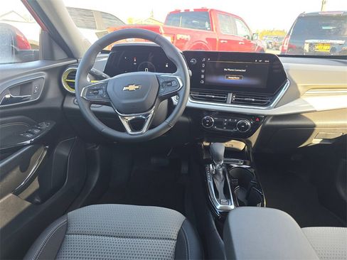 New 2026 Chevrolet Trax LT w/ Driver Confidence Package image 15