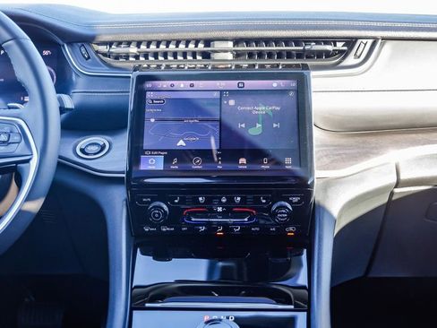 Used 2023 Jeep Grand Cherokee Limited w/ Luxury Tech Group II image 14