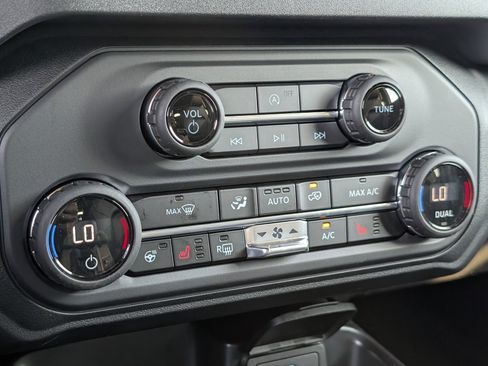 New 2025 Ford Bronco Outer Banks AWD/4WD image 18