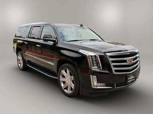 Used 2017 Cadillac Escalade ESV Premium Luxury RWD image 3