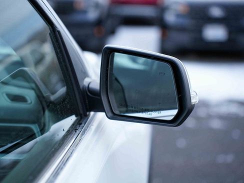 Used 2021 GMC Acadia SLE w/ Driver Convenience Package image 16