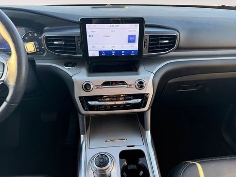 Used 2022 Ford Explorer XLT w/ Equipment Group 202A image 11